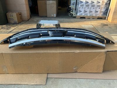 2025 Ford Explorer Grille - RB5Z-8200-AA