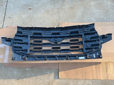 2025 Ford Explorer Grille - RB5Z-8200-AA